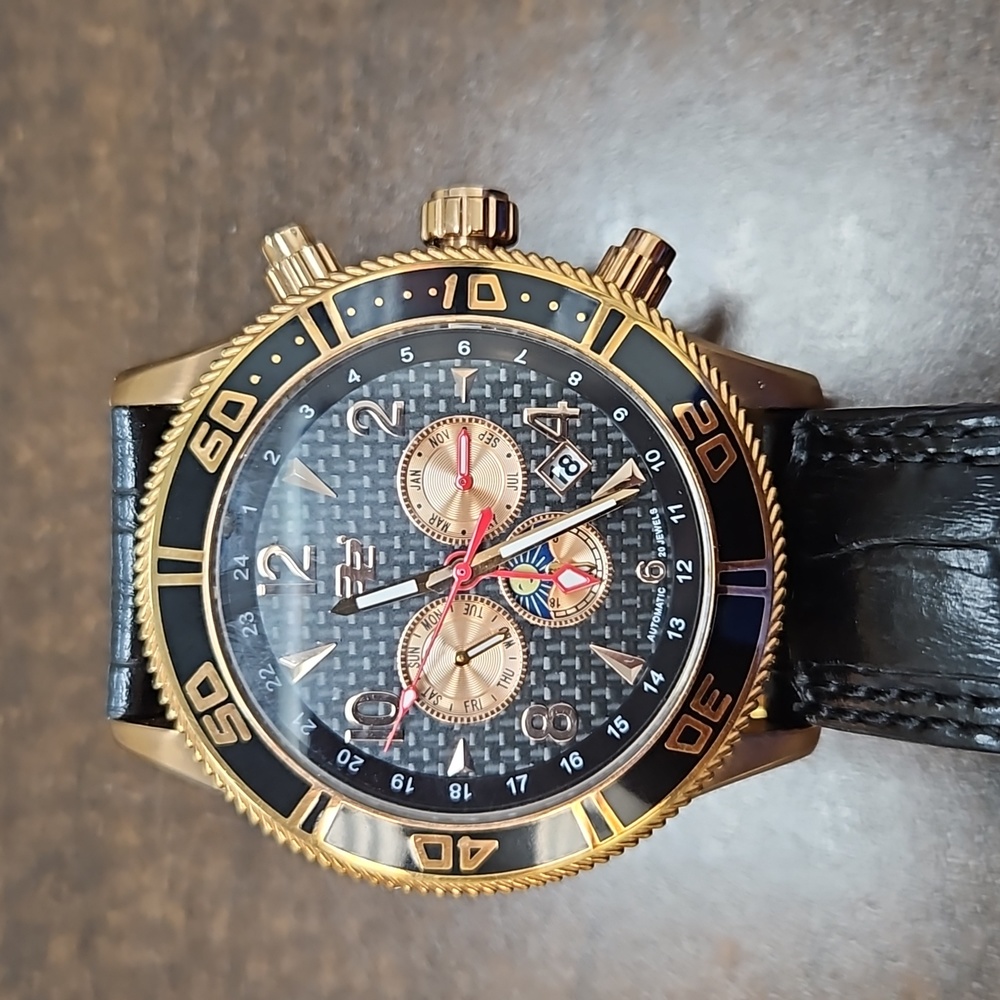 Pre-owned men's watch